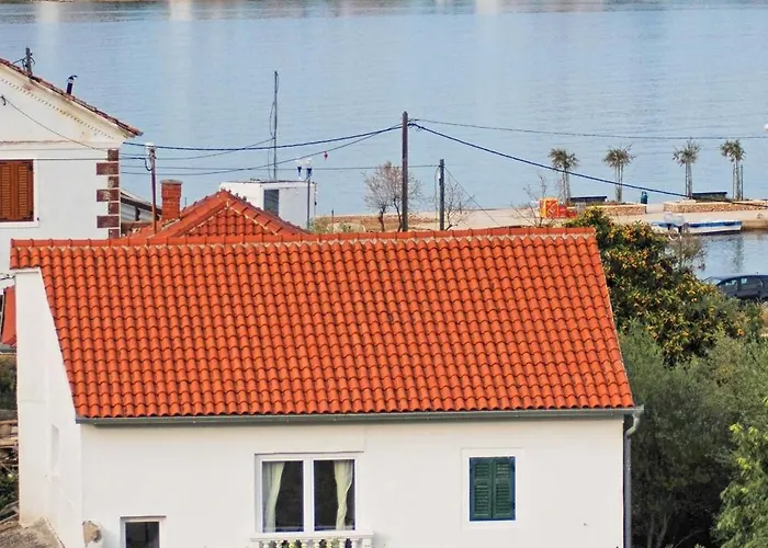 בית נופש Seaside House - Ugljan - 12355